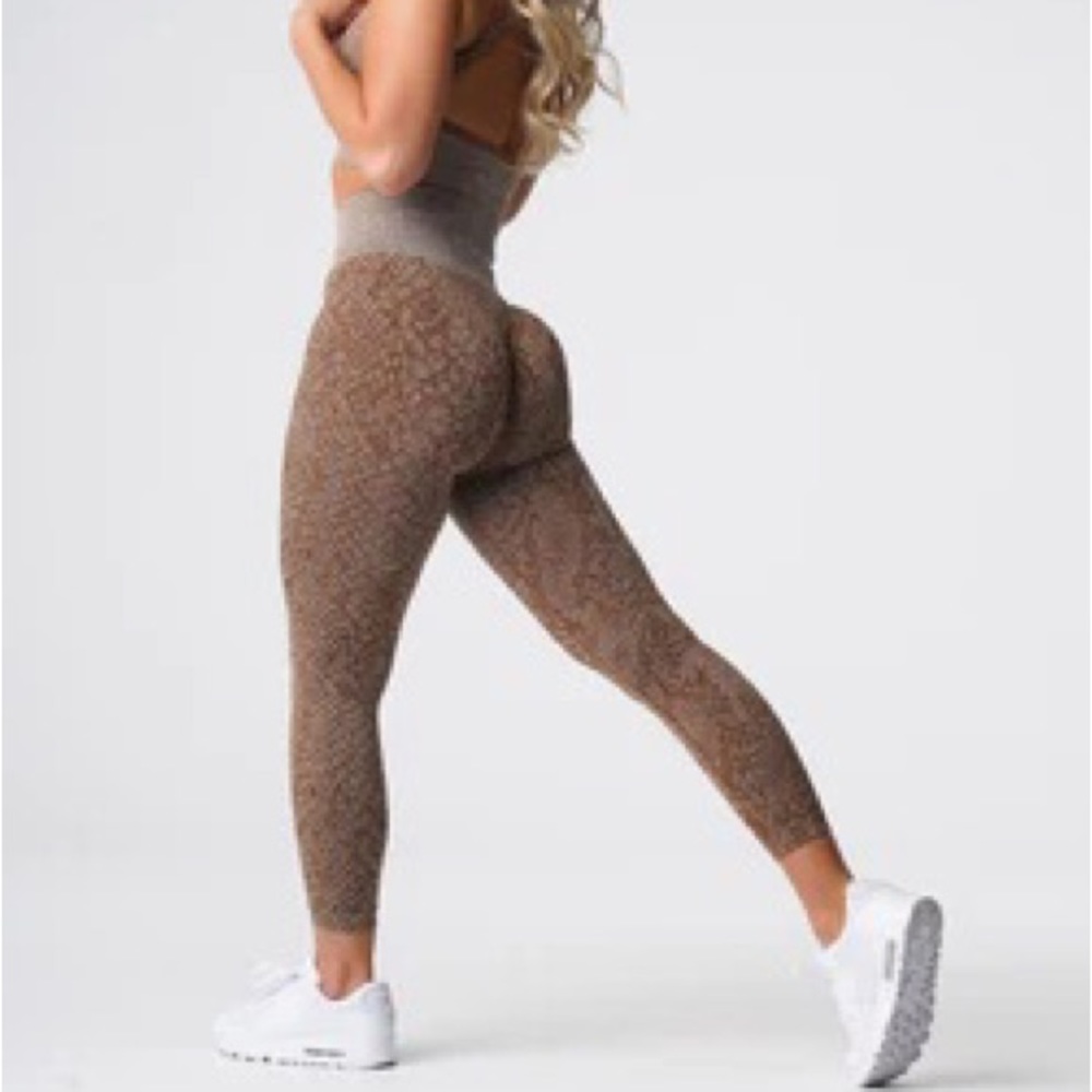 New NVGTN Mocha Snakeskin Leggings Size L
